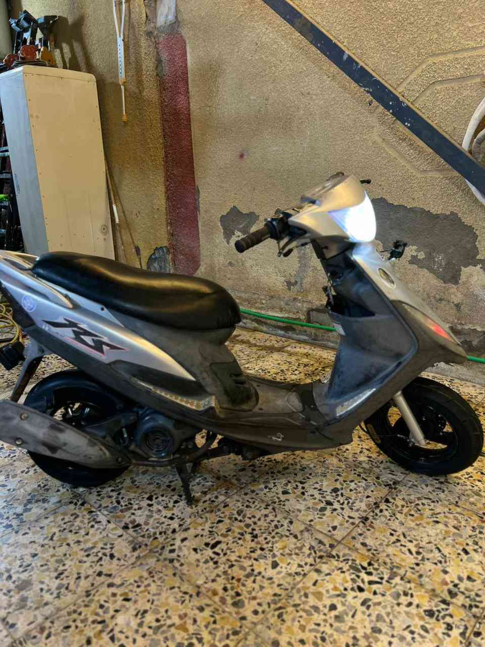 ماكس عدله مكينه ما مفتوحة تشغيلتها نگره من الصبح شرط بانزين محسن اعبيلها وعليها زوج تايرات جدد لايتات زنون ولايت بومه وبلك NGK ورباط جديد كهربائياتها كلها شغاله كفراتها بلاد ختم واحد وي المكينه الدراجه ما ناقصها شي بس خيال والسعر 750 وبيها مجال للشراي مكاني بصره زبير


**إذا كنت صاحب هذا الإعلان وتريد حذفه لأي سبب، رجاءا أرسل رسالة إلى الدعم الفني**