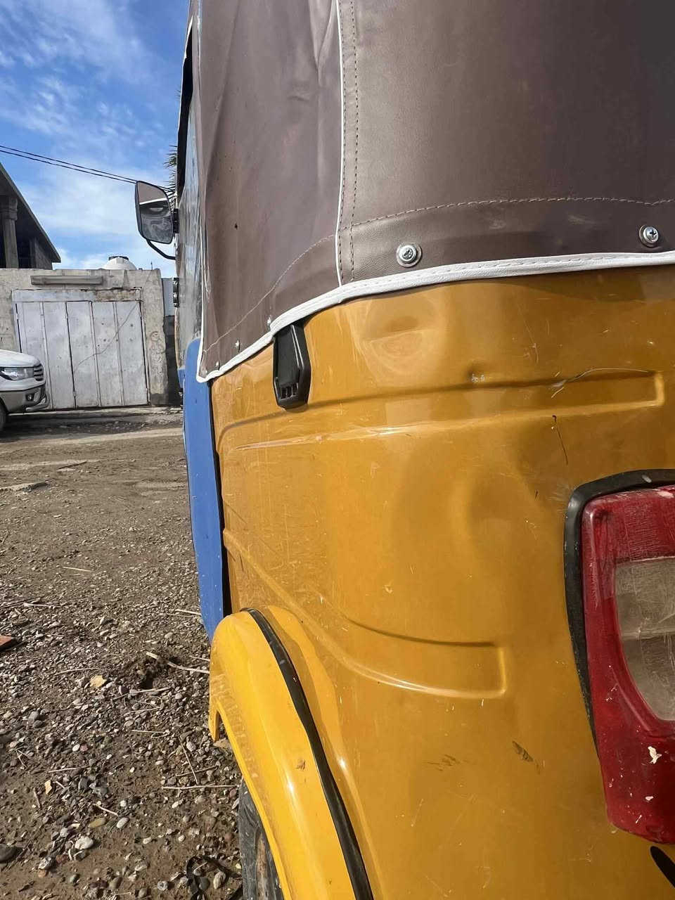 اسلام عليكم تكتك موديل 21 تكتك تحويل ثاني يوم مباشر تكتك جاهز مابيها اي نقص كلشي جاهز بيه  كبل الشارع  تجي تكلبه تفحص وتدلل لا صبغ لا معجون تكتك كفاله من صبغ ول معجون  مابيها لوحات نكليزي مكانه بعقوبه الاتصال ***********
