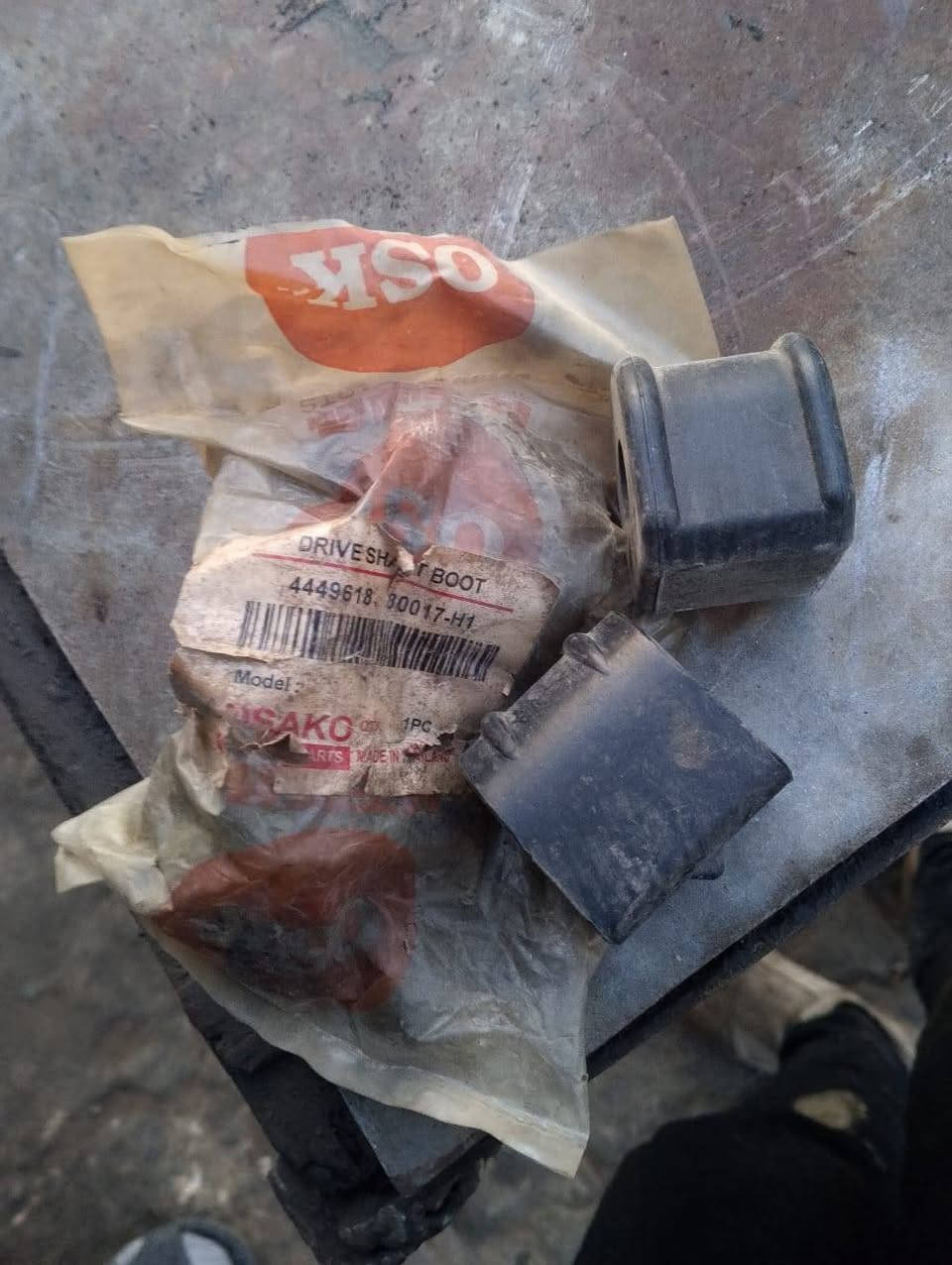 سلام عليكم شباب اليوم سوينه عروض بهاي الغراض الي بل صورى لاستيك فرممه 25 لاستيك رباط 15فلتر دهن 5قبق راديتر 5الدبلات الخلفية ام ال40سويناه 30القواعد دبل الخلفي ام ال40سويناهة 30وليريد خدمه توصيل موجود تحياتي لجميع 
***********
