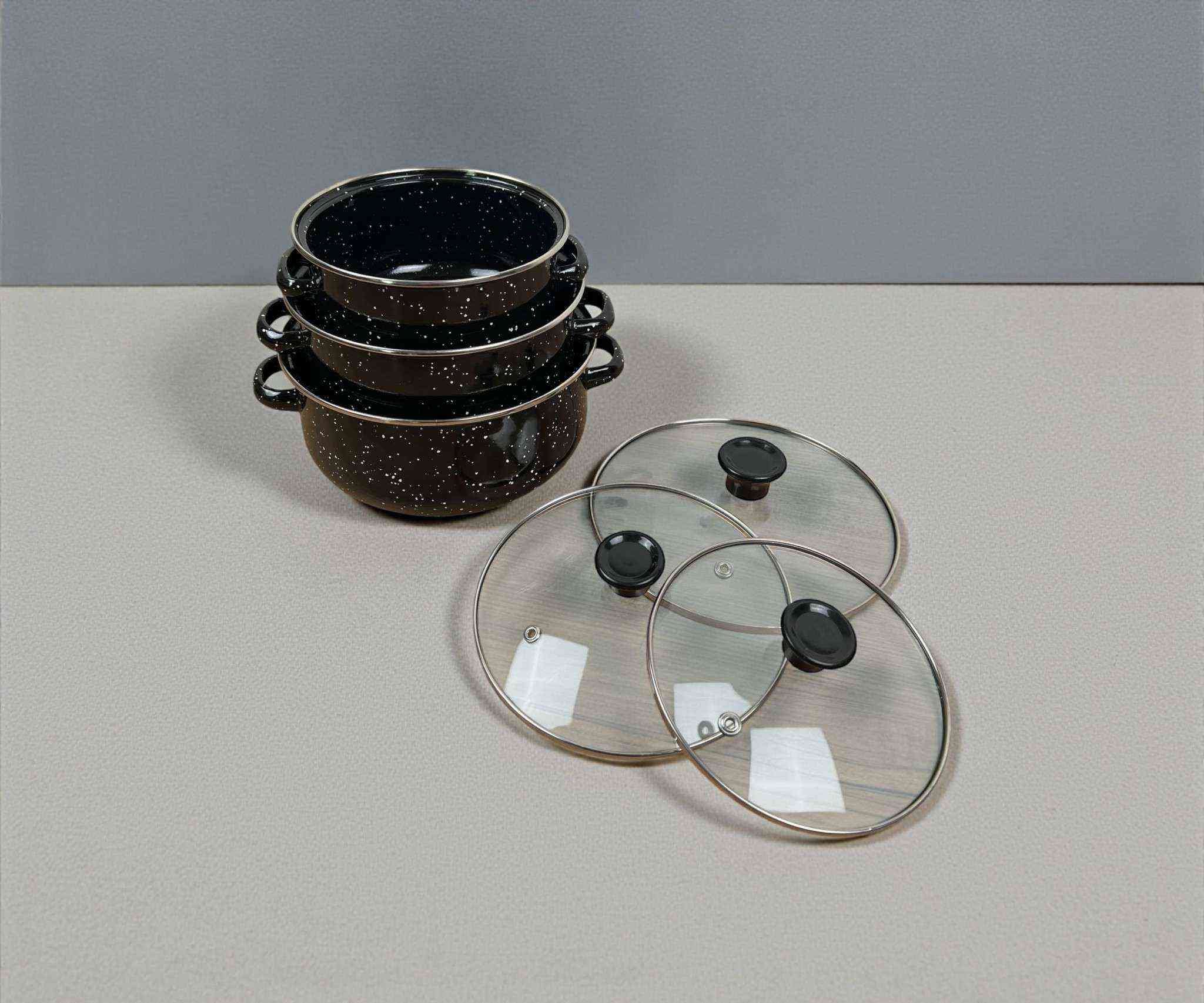 سيت قدور طبخ إيناميل ثلاثي مع أغطية زجاج
أسعارنه جوه سرق عند وصول طلب فحص امام مندوب
الاستخدامات

طهي الشوربات، المرق، الرز، والمعكرونة.

تحضير اليخنات والأطعمة اليومية بكميات مختلفة.

مناسب للاستخدام اليومي في المطبخ المنزلي.

مثالي للعائلات الصغيرة والمتوسطة.

المميزات

سيت مكوّن من 3 قدور بأحجام مختلفة لتغطية جميع احتياجات الطبخ.

مصنوع من معدن مطلي بطبقة إيناميل مقاومة للحرارة وسهلة التنظيف.

أغطية زجاجية شفافة مع فتحة بخار لمتابعة الطهي دون رفع الغطاء.

توزيع متوازن للحرارة يساعد على طهي متجانس.

مقابض جانبية متينة لسهولة الحمل والاستخدام.

تصميم منقّط أنيق باللون الأسود يناسب جميع المطابخ.

المقاسات:

- الكبير: قطر 20 سم – ارتفاع 9 سم
- الوسط: قطر 18 سم – ارتفاع 8.5 سم
- الصغير: قطر 16 سم – ارتفاع 8 سم

قياس الكارتون: 20 × 20 × 17 سم

محتويات الصندوق

قدر كبير قطر 20 سم + غطاء زجاجي.

قدر وسط قطر 18 سم + غطاء زجاجي.

قدر صغير قطر 16 سم + غطاء زجاجي.
#اكسبلور #العراق #رمضان كربلاء, العراق


**إذا كنت صاحب هذا الإعلان وتريد حذفه لأي سبب، رجاءا أرسل رسالة إلى الدعم الفني**