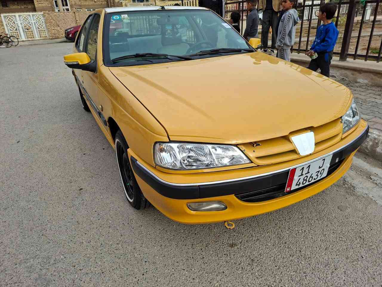 السلام عليكم للبيع بيجو بارص موديل 2015 رقم بغداد بسمي مصفره السياره كفالة عامه من  جميع النواحي كير مكينه بجيس شرط الفحص تخم تاير جديد دوشمه جديده سياره جاهزه ***********
