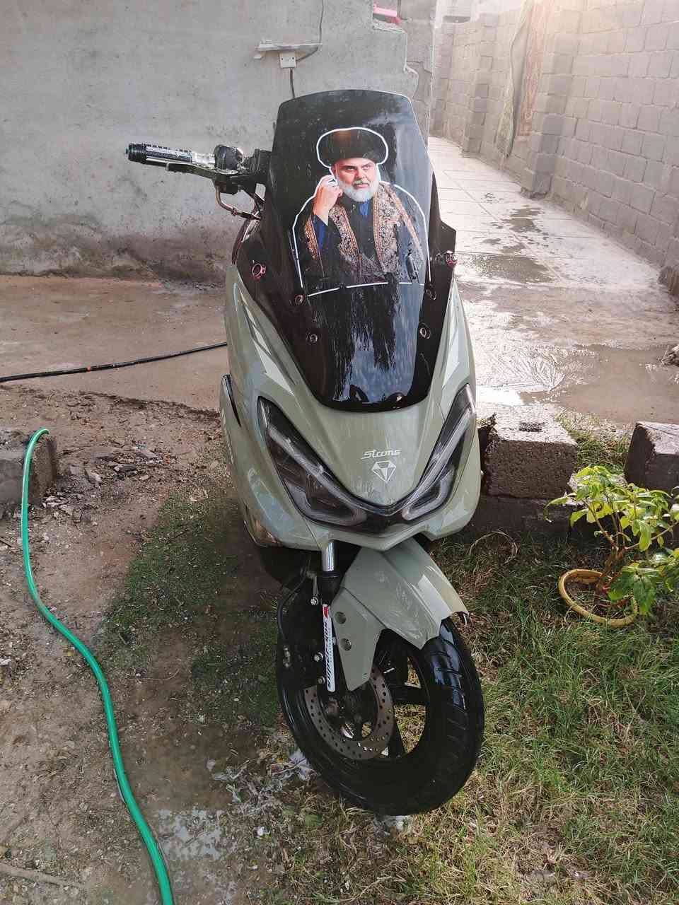 السلام عليكم للبيع دراجه النوع صيني
الاسم RACING
السرعه 140 
كهربائيات كلهة شغاله 
المكينه ناعمه 
عوزهة فقط ضفيره
السعر 200 وبيهة مجال 
للتواصل على الرقم *********** لا يوجد واتساب
