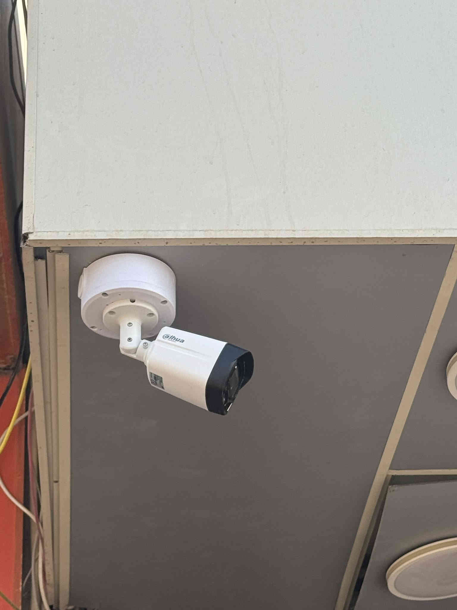 مستعدين لتجهيز وتنصيب (كامرات مراقبه)
كافة المواقع( منازل _ محلات _ شركات )
فني (كامرات مراقبه ) (باسعار مناسبه)
للاستفسار يرجى مراسلة الصفحة
أو الاتصال على الرقم التالي :(بغداد فقط بغداد بغداد)
 مؤمل ***********
حسام***********
