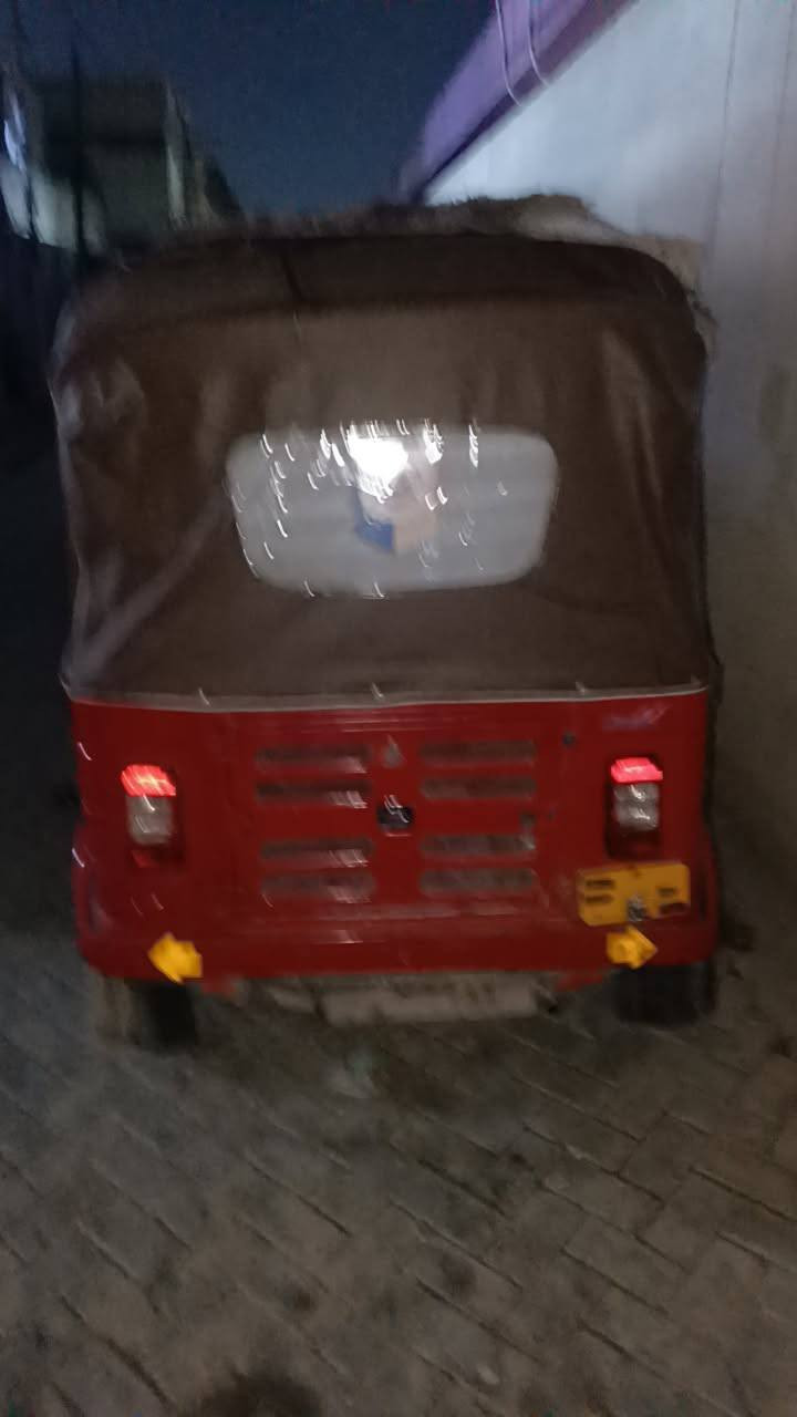 سلام عليكم تكتك رقم وسنويه١٨ تكتك محرك 20 خير من الله بكاني مدينه الصدر ***********
