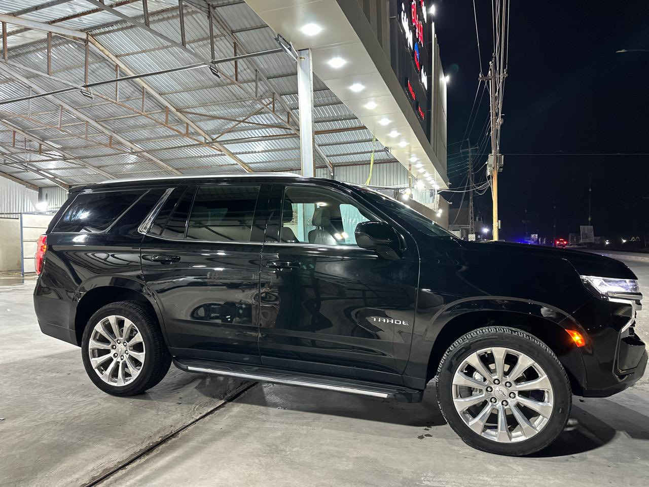 تاهو 2021LTخليجيه ماشيه ٤٢ الف مكفوله كفاله عامه عدى رصعه صغيره بالجاملغ الخلفي 
المواصفات 
كشنات جلد 
بانوراما 
فور ويل مع تو ويل مع نظام اوتو للتسلق ومنع الانزلاق 
ويل كبير حجم ٢٤ 
محرك ٥٣٠٠ المرغوب
داتا شو بالجام الأمامي
نظام تقليل صرف الوقود 
نظام نزول جبلي 
لايت زنون عالي ناصي 
سقف بانوراما طويل
السعر 510
الاستفسار***********
