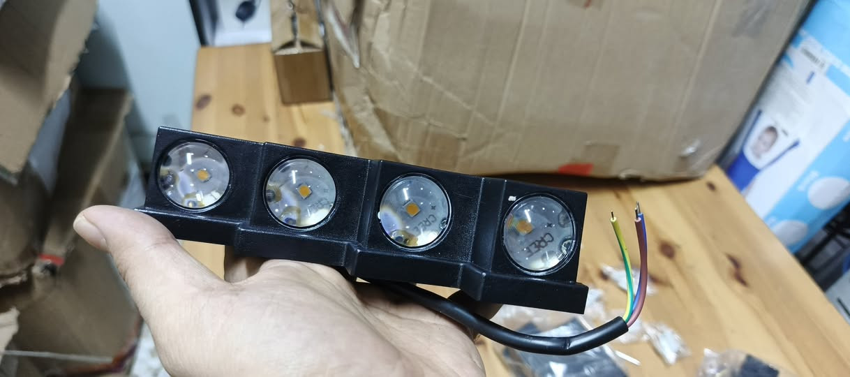 وحدات إضاءة جدارية LED عصرية بتصميم أسود مستطيل


**إذا كنت صاحب هذا الإعلان وتريد حذفه لأي سبب، رجاءا أرسل رسالة إلى الدعم الفني**