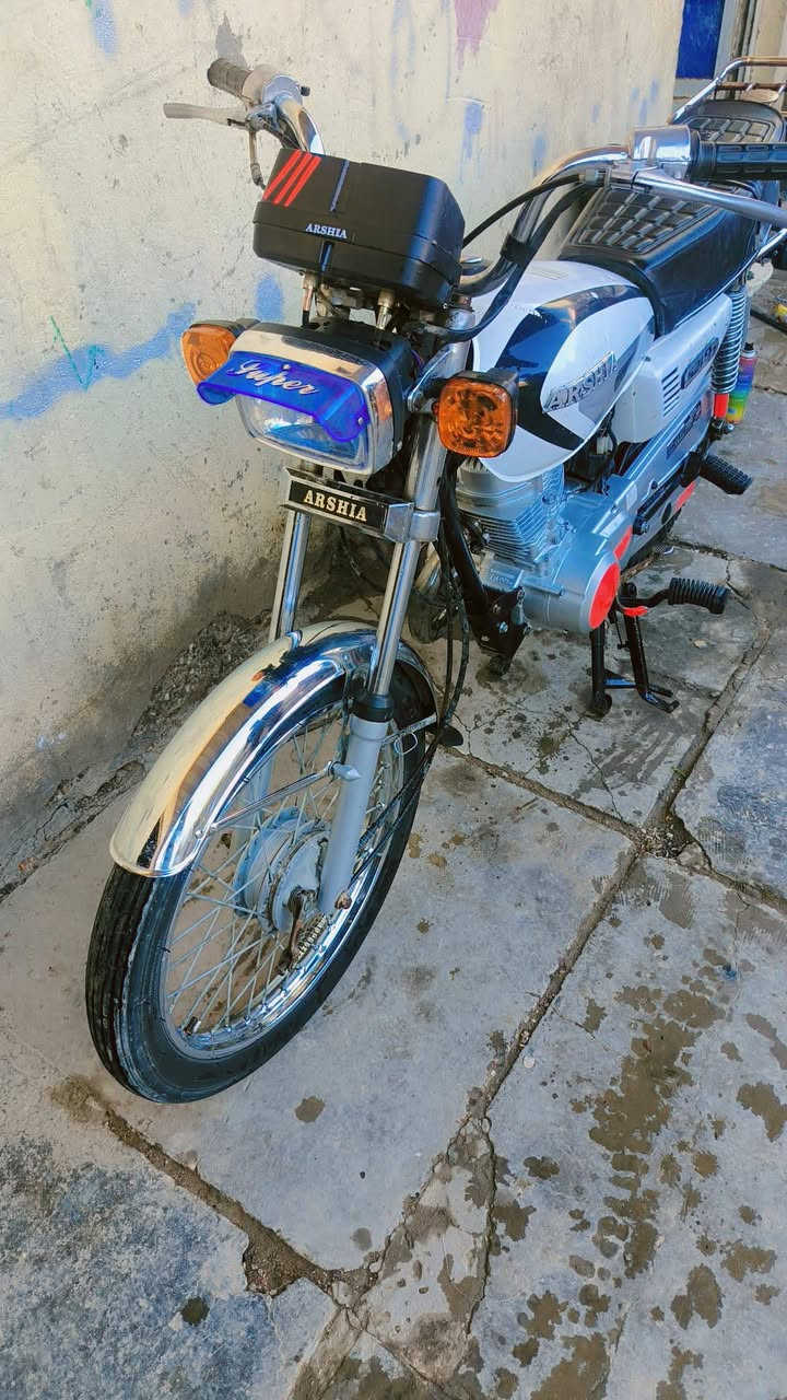 السلام عليكم دراجه للبيع موديل 2016 حلوه الدراجه مكينه 21 ناعمه السعر 500 اوراق اصوليي مكاني كوت شارع النفط📞☎️***********
