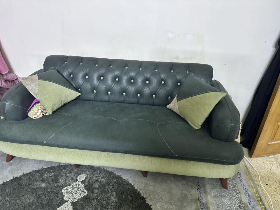 تخم10مقاعد لون زيتوني دزاين تركي حديث استخدم قليل 800 وبي مجال بسيط 
*********** تواصل علا وتساب
