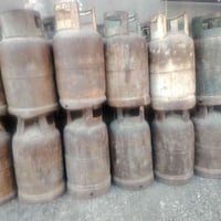 دبات غاز للبيع مكاني بل الشعب 210 عدد  سعره ٦٤ 07799981178