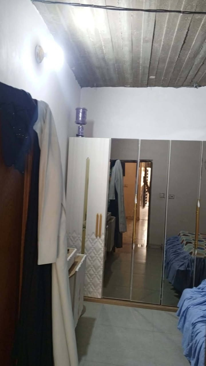 بيت للبيع بسهله قرب مجمع شبيلي مساحته 120 متر مربع طابو زراعي سند 25 غرفتين وصاله ومطبخ وستقبال وحمام داخلي وحمام خارجي ومكشوفات ثنين بناء طابوك اساس وسقف صب ارضيه بورسلين جدران حمامات ولمطبخ سيراميك سعر 48 وبي مجال


**إذا كنت صاحب هذا الإعلان وتريد حذفه لأي سبب، رجاءا أرسل رسالة إلى الدعم الفني**