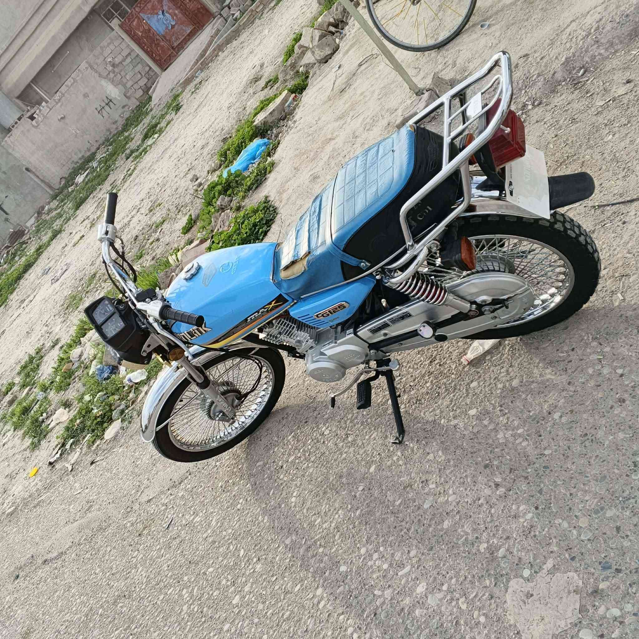 سلام وعليكم شباب دراجه كلش نضيفه موديل ٢٢ما مفتوحه أي خلل مابيه السعر ٥٠٠وبيه مجال الرقم***********
