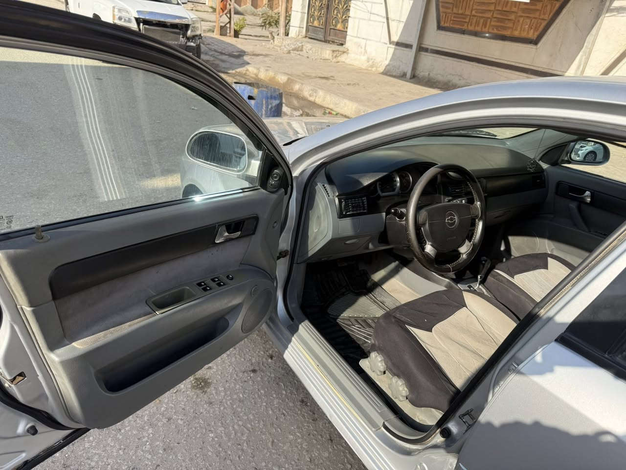 السلام عليكم اوبترا ٢٠٠٨ رقم إنكليزي شرط المداور بيه جراد مثل البصوره وبيه بارد جاملغ خلفي 
السعر ٦٥ وبيه مجال كربلاء
‏***********
