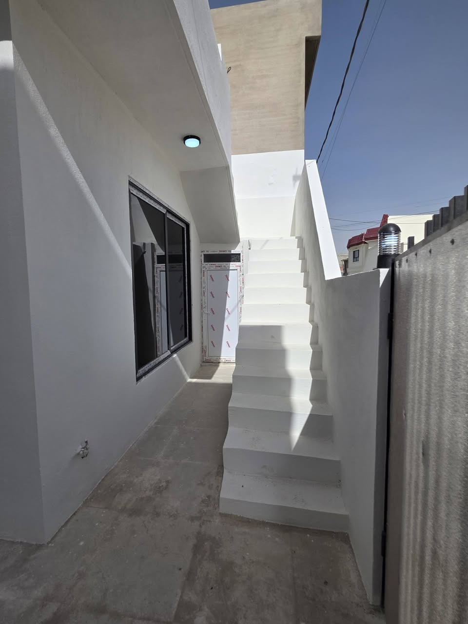 #دارللبيع 🏠 zero
#المساحة :-  100متر  10×10 
#واجهة  الدار :  10متر
#الموقع :-  بنجاعلي قرب جامع گیلاني و قرب شارع عام و قرب سوك

#تفاصيل الدار 🏡 
_ ط/١
- استقبال 
- هول 
- غرفة نوم 
- مطبخ بارد
- مطبخ حار 
- صحيات 
- كراج سيارة.
- درج خارجي
نضام دكت ثقوف مغربي 

     
#للأستفسار الأتصال على الارقام التالية :-🔶️
 📞 *********** 📲
 📞 *********** 📲
أو مراسلتنا عبر { فايبر ــــ وتساب ــــ 📲} 
أو مراجعة #مكتب شوان للعقارات والمقاولات الكائن في الحرية علاء سايدين بنجاعلي مقابل جامع عبداللة و حديقة مثلاث
{  #نتشرف #بزيارتكم }
