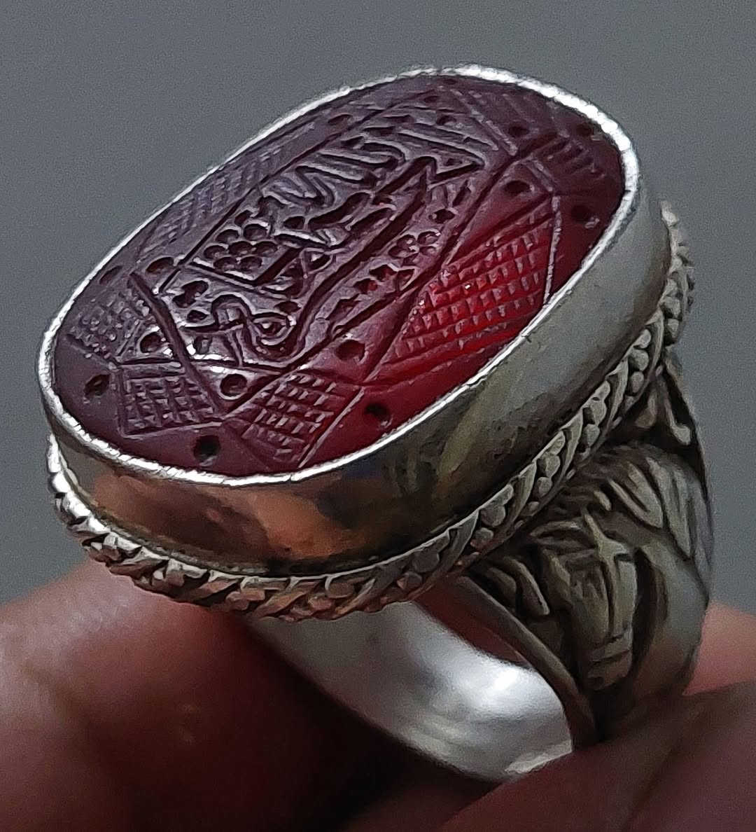 ياقوته تحفه من النوادر مخطوطه السعر ١٥٠ الف مكاني نجف ***********
