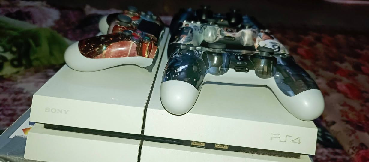 السلام عليكم سوني 4 فاتس للبيع يحتوي على اربع يدات شرط شغالات كلهن نظيفات مكاني ايسر 
جوجلي السعر 240.  ***********
