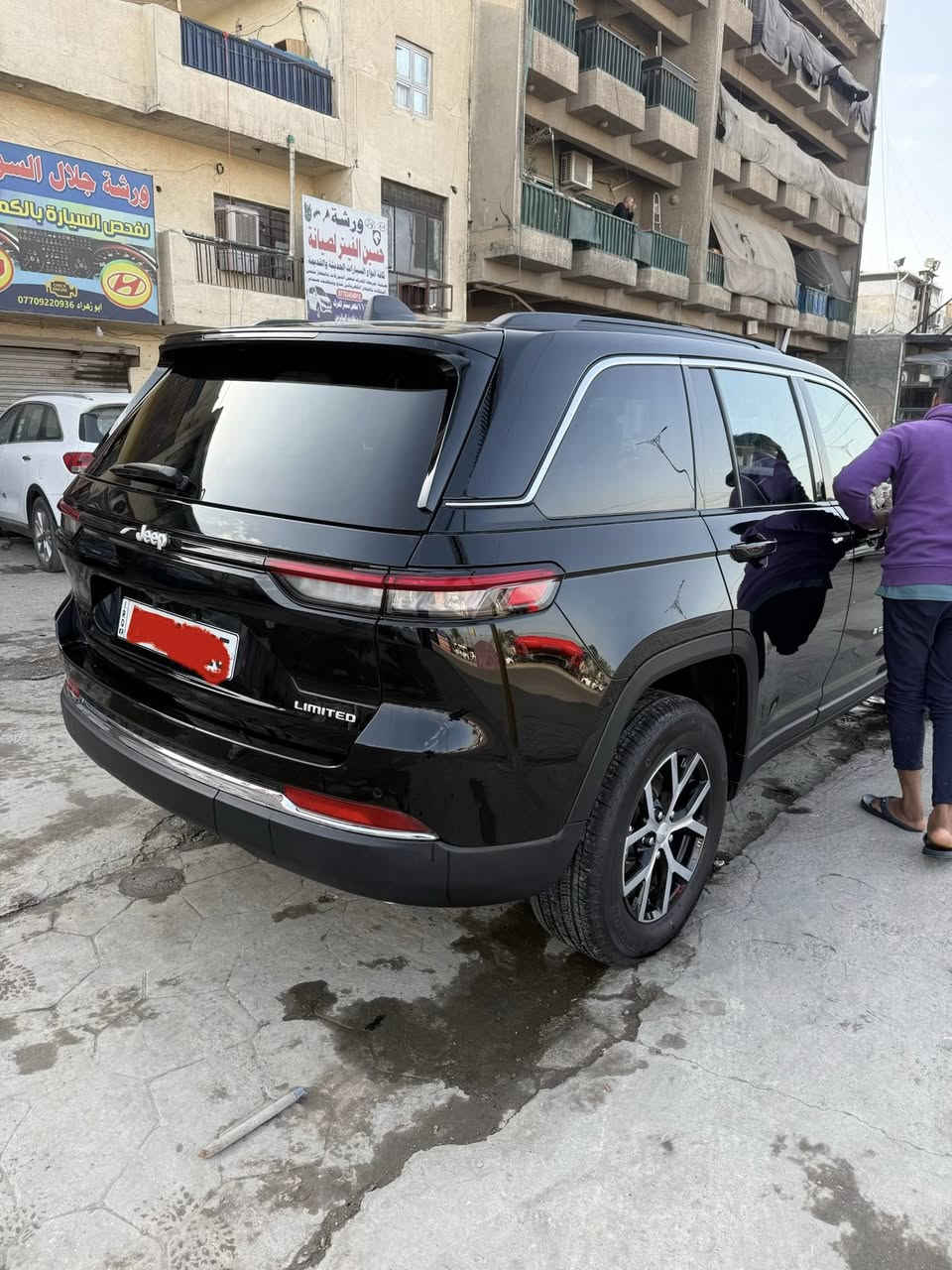 سلام عليكم 
جيب شيروكي 2024 فول مواصفات ما عدا الفتحه رقم أربيل 
ماشيه فقط 4000 زيرو وارد أمريكي حادث بس باب مبدل 
رادار امامي و خلفي 
صندوق كهرباء 
كشن السايق و الراكب كهرباء 
كير ماوس 
تدفئه تبريد 
تشغيل عن بعد 
بعد هاواي مواصفات سعر 350 مكان بغداد 
***********
