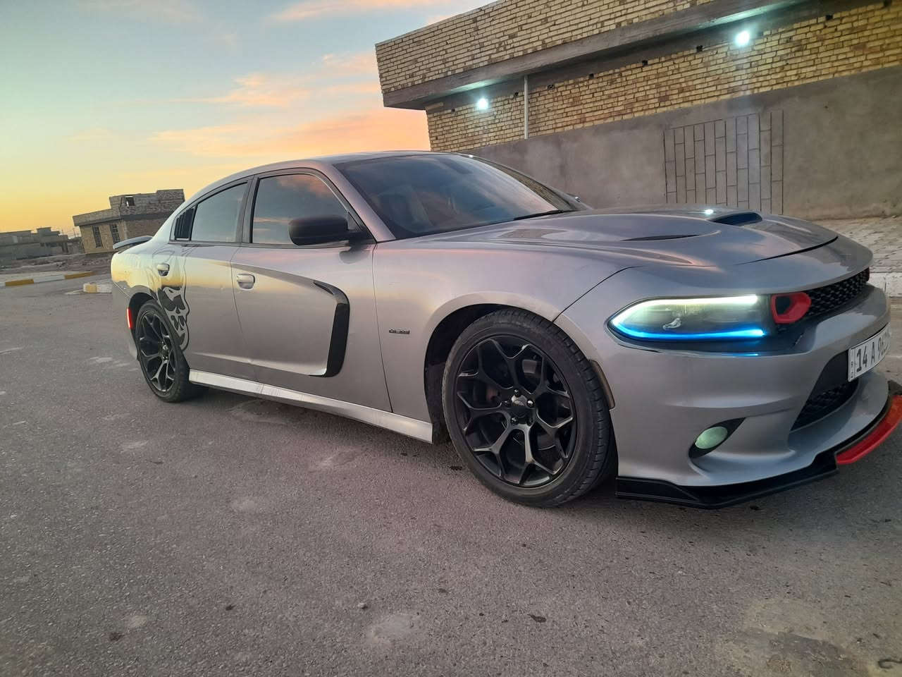 السلام عليكم للبيع جارجر موديل ٢٠١٦ وارد أمريكي ضرر بس بنيد بدون دواخل رقم بصره دولي بسمي مشروع وطني السياره مكفوله من الضربه مكينه كير صدر تخم تاير تبريد كله جديد مال جناي سياره جديده معنه الكلمه السعر ١٦٥ وبيه مجال للشراي الستفسار ***********
