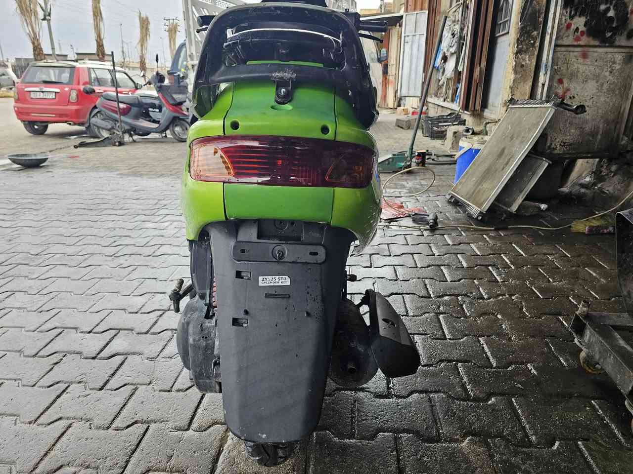 سلام عليكم فراشه للبيع سلف
 هندر كله شغال لادخان ولا بخار كهربائيات شغال 
شلعه معدل حلوه تايرات جدد السعر 300العنوان كربلاء حي العسكري ***********
