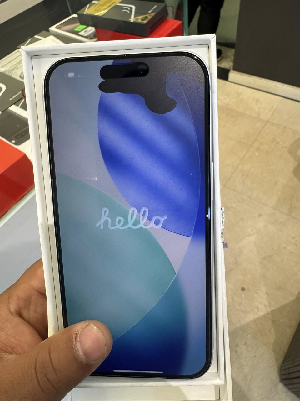 للبيع ايفون ١٧برو فقط ذاكرة ٢٥٦بطارية ١٠٠وكع وصار بية هاي السواد والكاميرات وكفت السعر خاص أو مراوس ***********
