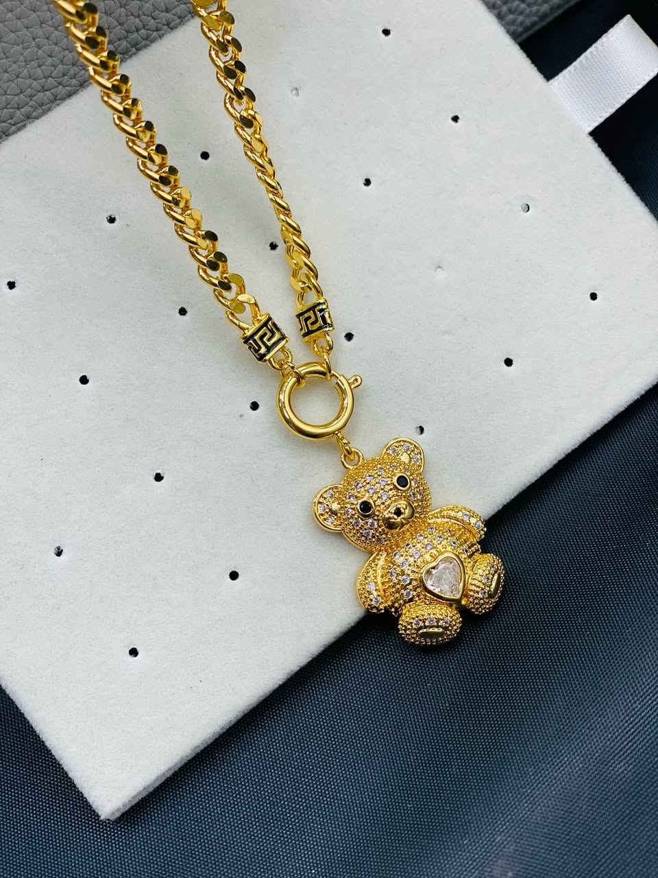 كلادة كارتير
أناقة بسيطة… لكن تخطف الأنظار 😍
منو يحب هالستايل؟ 💛
#كارتير
#اكسسوارات
#ترند
#اكسبلور
#girly


**إذا كنت صاحب هذا الإعلان وتريد حذفه لأي سبب، رجاءا أرسل رسالة إلى الدعم الفني**