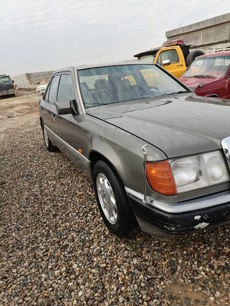 السلام عليكم
مارسدس دب 300 
الموديل 1990 
قواعد دبل شركه شرط 
محرك بطه 2500
تبريد شغال 🥶
سيارة بيها بس قطعتين صبغ
محرك كير شرط الكفاله/
سنويه بسمي تحويل مباشر 
سعر 44 ورقه وبيها مجال
العنوان ديالى خان بني سعد
*********** 📲
