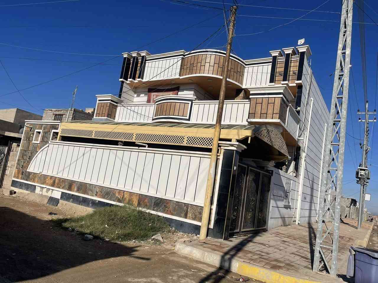 بيت طابقين للبيع ركن ع سايدين 210م5كيلو خلف جامع الشهداء طابو صرف ٤غرف نوم صاله ٢ستقبال مطبخ صحيات خارج وداخل 
١٤٠مليون وبي مجال 
مكتب كريم العبيدي 
***********
