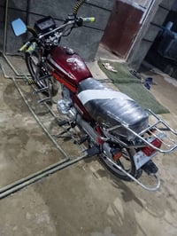 سيفان موديل 21مكمرك نضيف  محرك شرط السعر 850 مجال شي بسيط الهاتف078723...