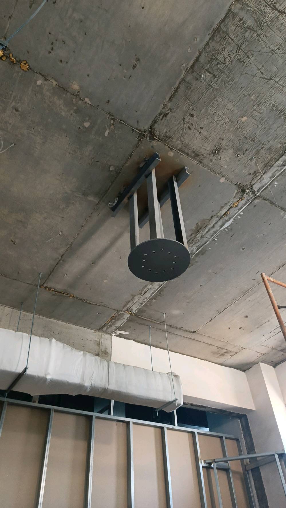 بغداد حي الجهاد يوجد كادر كامل لعمل الحداد عامه سندويش بنل والغرف 