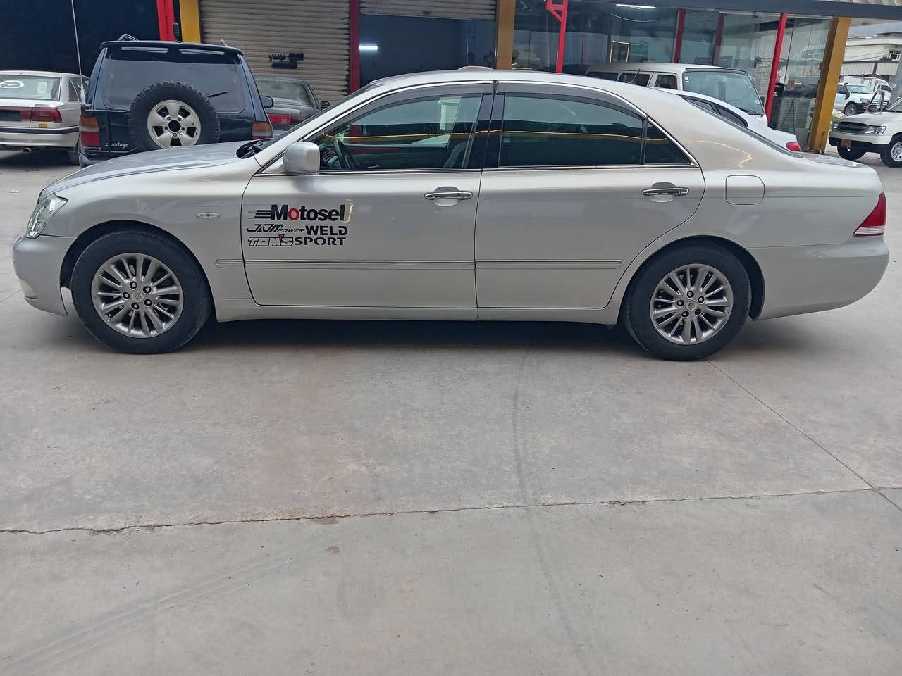 شاهینە بڕاوە مۆدیل 2005بئ ده عمو لیدراو نموونە له جوانی گیڕومه کینە به شه رت مه کینە 82ی مرغوب فول ماسه فات بیلاد په رده فوله تە نها سلآیت نیه چوار تایه و ویلی لوکی له ژیره یه ک دینار مە سره فی نیه توندو تۆڵه نرخ 51گە لا شوین حاجیاوا ڕانیه ژم *********** ‌/////***********
