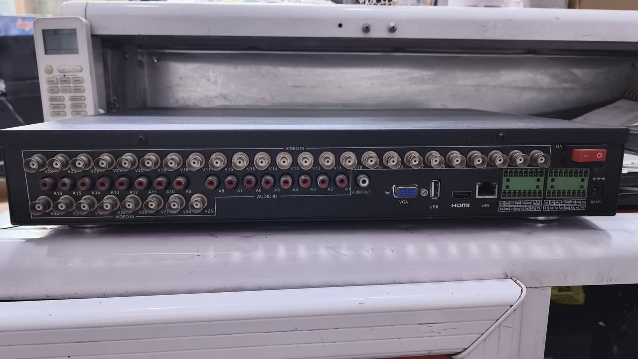 السلام عليكم  للبيع مستخدم نظيف وشغال
DVR ASWAR 32CH 2MP 
110 ألف قفل 
بغداد الباب الشرقي سوق الإلكترونيات معرض الواحة 
***********

