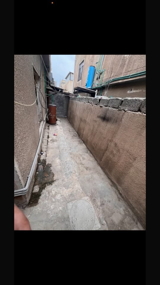 دار للإيجار طابق ارضي استقبال وطعام مطبخ حار وبارد صحيات غرفة نوم حديقه وگراج
حي الجهاد الضباط بخلف الشارع العريض

المساحه ١٥٠ متر

للتواصل واتساب ***********
