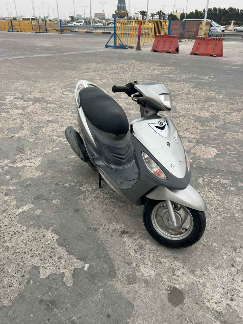 سلام عليكم ماكس قجمه للبيع الدراجة صارلهة شهر من منزلينهه حاويه دراجة بلاديه زسف كهربايات كمله محرك ما مفتوح دراجه بلاديه مكاني بصره الزبير هذه رقمي ***********الشراي خلي يتصل ولمو شراي ليتعبني
