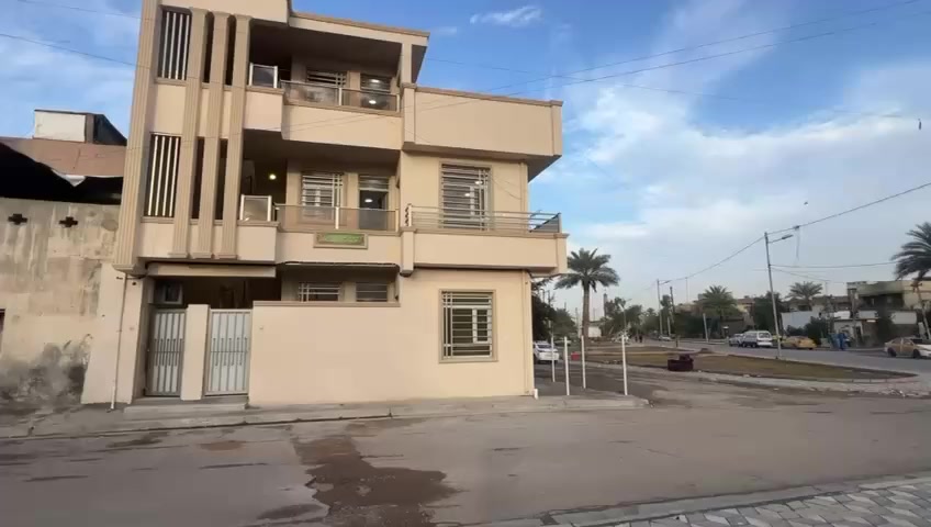 السلام عليكم بنايه تجاريه موقع مميز ياجر شركه او منظمه او عيادات او دائره والى اخره. موقع البنايه الرحمانيه تقاطع شارع 60  بنايه جديد للاستفسار الاتصال برقم *********** او خاص
