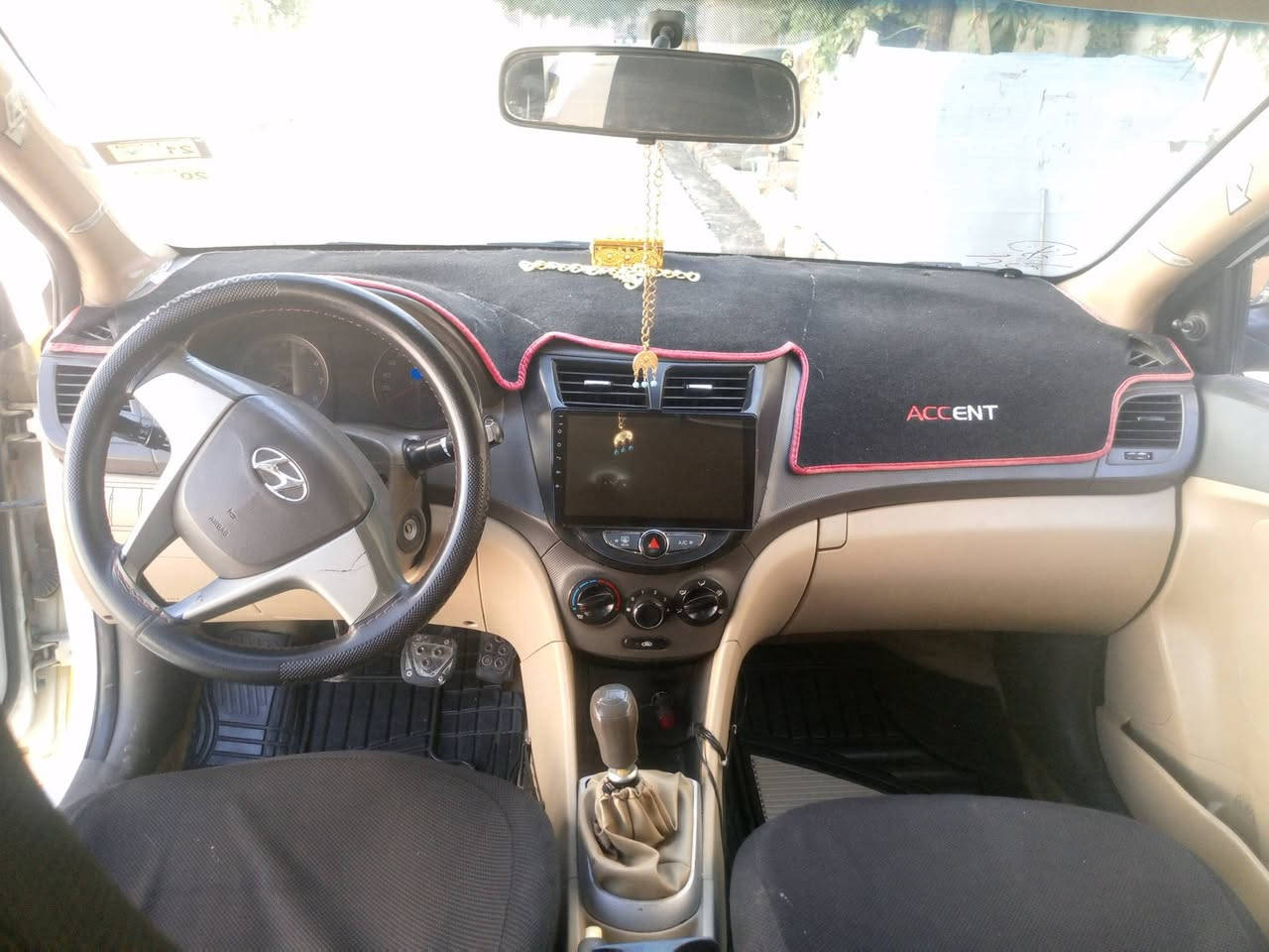 السلام وعليكم اكسنت مظلع موديل 2012 وارد كوري السياره فول عادي  بلا ظرار محرك 16 دوش  
السعر  87 وبيها مجال 
رقم الهاتف ***********   ***********
