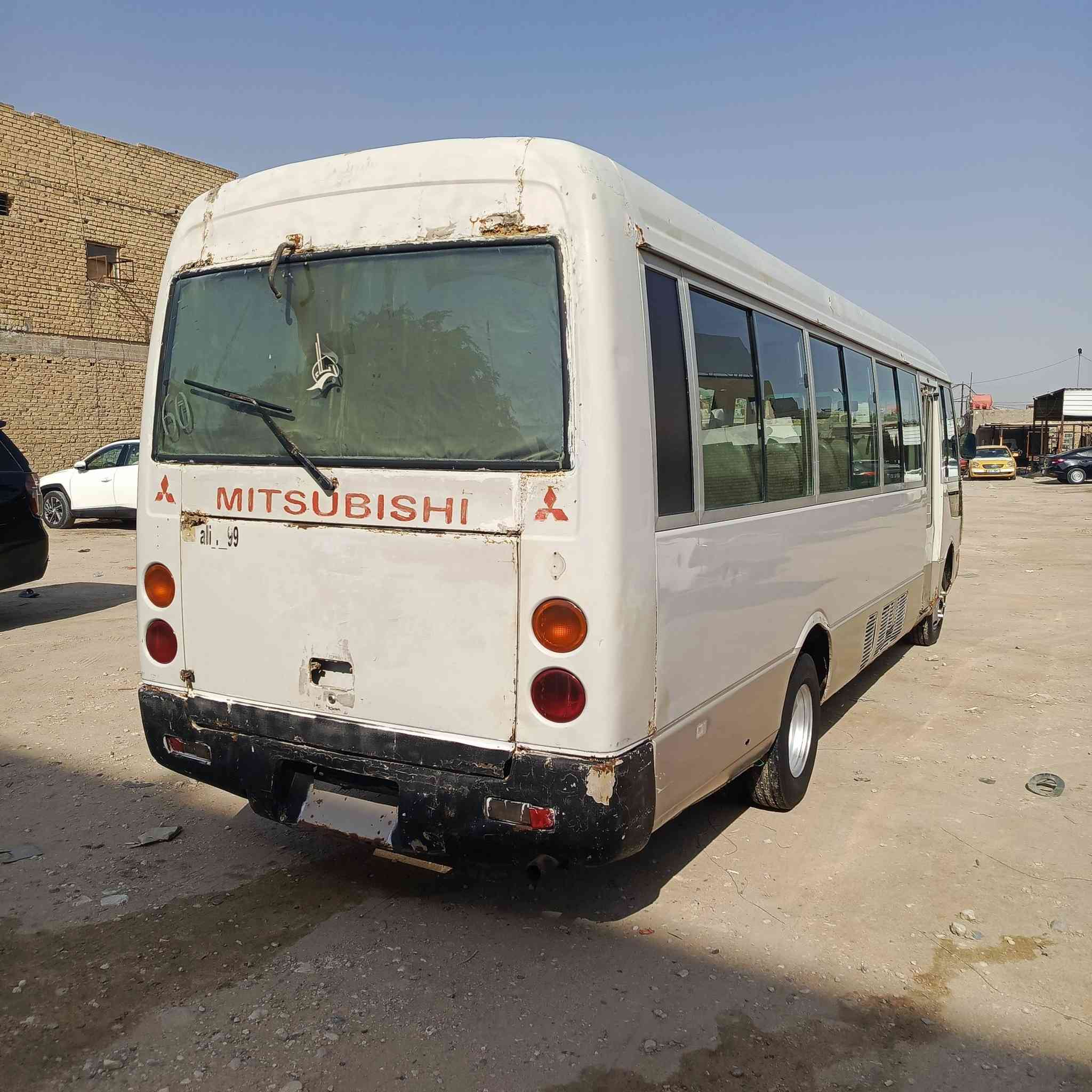 سلام عليكم من رخصة صاحب الكروب /كوستر روزه 2001سياره حلوة سياره جاهزه رقم انكليزي تحويل ثاني يوم بصره تخم تاير جوبلس سعر خاص مكان سياره سماوة الرقم ***********
