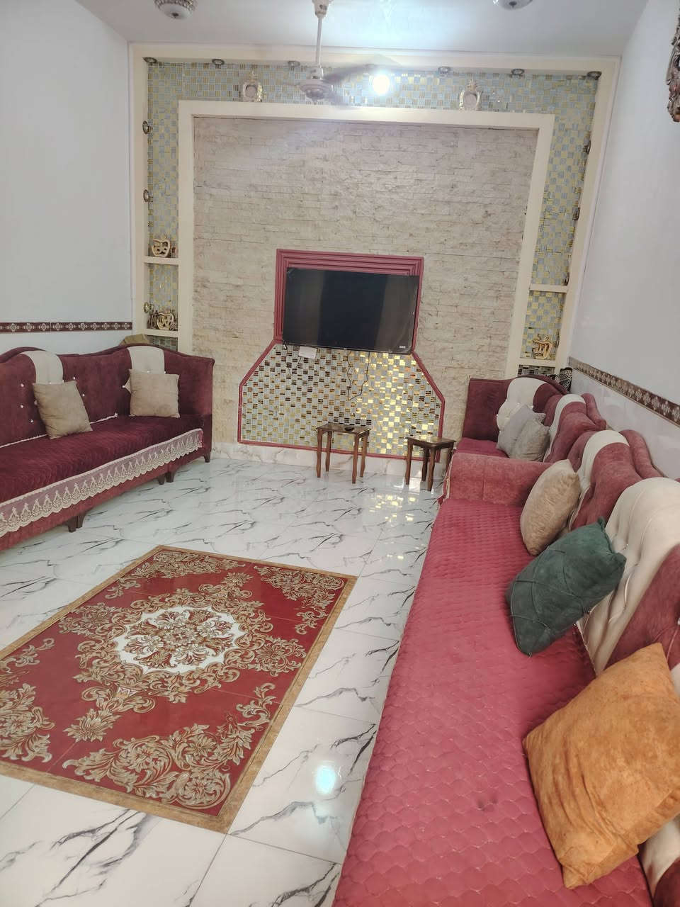 سلام عليكم دار للبيع عل الحولي خلف المجمع عبد الحسن كاع راجي المساحه ٢٤٠ الستفسار ***********
