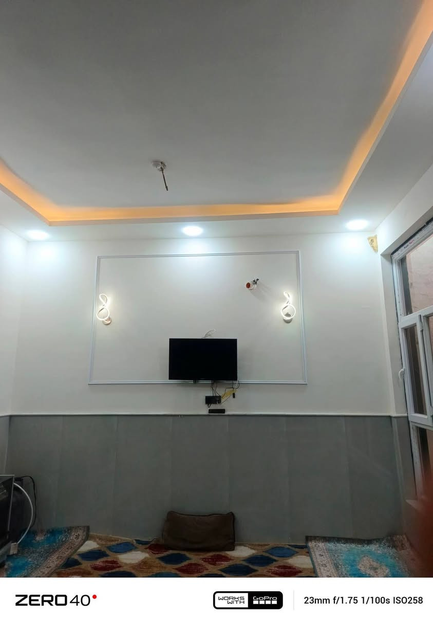 دار للبيع المساحة 200طابقين درجه اولى
بناء جديد طابوك جمهوي صب كونكريت اساس وسقف جسور  الع-------------------------------------------------------------------------
​💎 [نوع العقار: دار طابو زراعي  ] 💎
--------------------------------------------------------------------------
​📍 الموقع : [النجف الاشرف / مقابل ملحق قريه الغدير عله شارع المطار  ]
--------------------------------------------------------------------------
​📏 المساحة الكلية: 200متر طابقين  ]
--------------------------------------------------------------------------
​🏡 المواصفات الرئيسية: 
يتكون من : طابقين
 غرفة نوم 4➕ إستقبال ➕ صاله2➕ مطبخ ➕ 
مجموعات صحيه
--------------------------------------------------------------------------
​🌟 مميزات الدار : [: خلف الشارع العام الرئيسي ⚡ ➕ بناء الدار هندسي حسب المواصفات #العالميه 🌍🌐 ➕ الدار حرف  ]
--------------------------------------------------------------------------
​💰 السعر المطلوب: [ خاص وتدلل / "قابل للتفاوض"]
--------------------------------------------------------------------------
​📞 للتواصل والمعاينة الفورية:
​***********او مراسله واتساب *********** 

--------------------------------------------------------------------------
عندك بيت او عرصه وتريد تبيعهه راسلنه واتساب ***********
