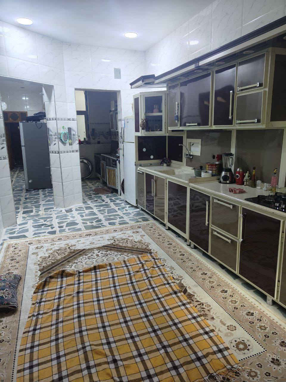 سلام عليكم  دار للبيع المساحه 187العنوان الاورفلي قرب جامع المصطفى سند بأسمي سنه البناء 2025 هس نازل بي اقل الشهر من كمل 
البيت فول الفول طابقين كهرباء بوري الارضيه كاشي مرمر 
السطح كامل ستايكر اي استفسار الخاص ***********
