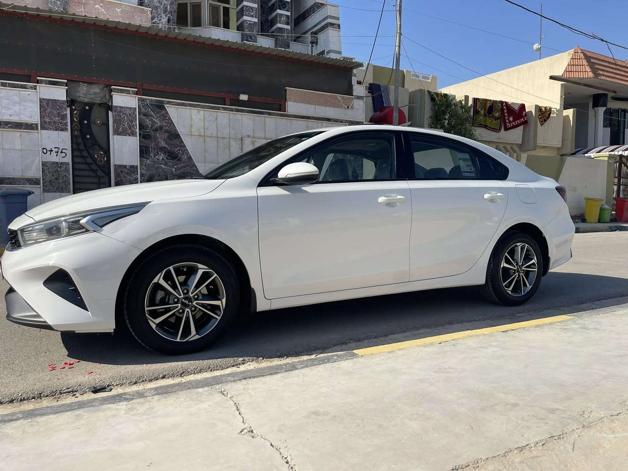 السلام عليكم
للبيع سيراتو 2022 رقم اربيل 
فول مواصفات مكفولة من الصبغ فقط بارد بسيط 
فتحة 
محرك 1600 
ويل كب 
اشارة بالمراية
شاشة بلادية
كامرة بلادية 
قطعتين تبريد 
مانع انزلاق 
حساس اطارات
ماشية 90 الف 
السعر 168 وبيها مجال 
للاستفسار الاتصال ***********
