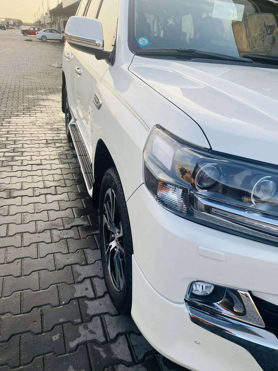 لاندكروز 21ساز رقم بغداد بسمي ماشية 65الف مكفولة كفالة عامة ابيع او مراوس بموديل 22شراي يخابر***********
