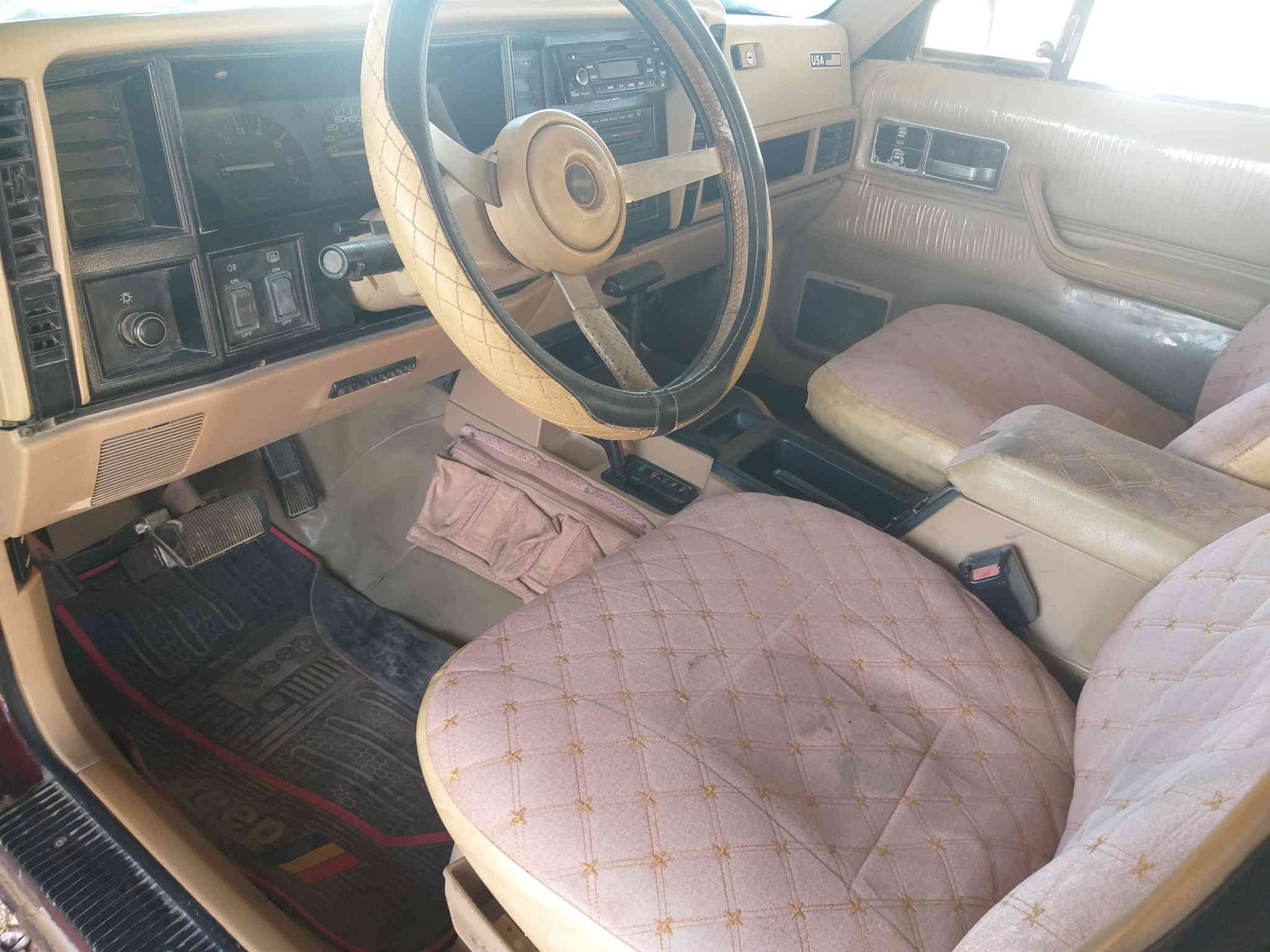 السلام عليكم ورحمه الله وبركاته 
للبيع سياره جيب شيروكي موديل 1993
رقم ديالئ مشروع وطني باسمي تحويل مباشر
سياره جاهزه مجهزه من كلشي 
كير مكينه جديد
تبريد شغال 
تخم تاير جبلي جديد
كشنات كهرباء 
كهربائيات كلهه شغاله 
فورويل شغال 
مكان السياره واسط -الموفقية
السعر 60 وبيهه مجال بسيط
للاستفسار الاتصال بالرقم 
***********
