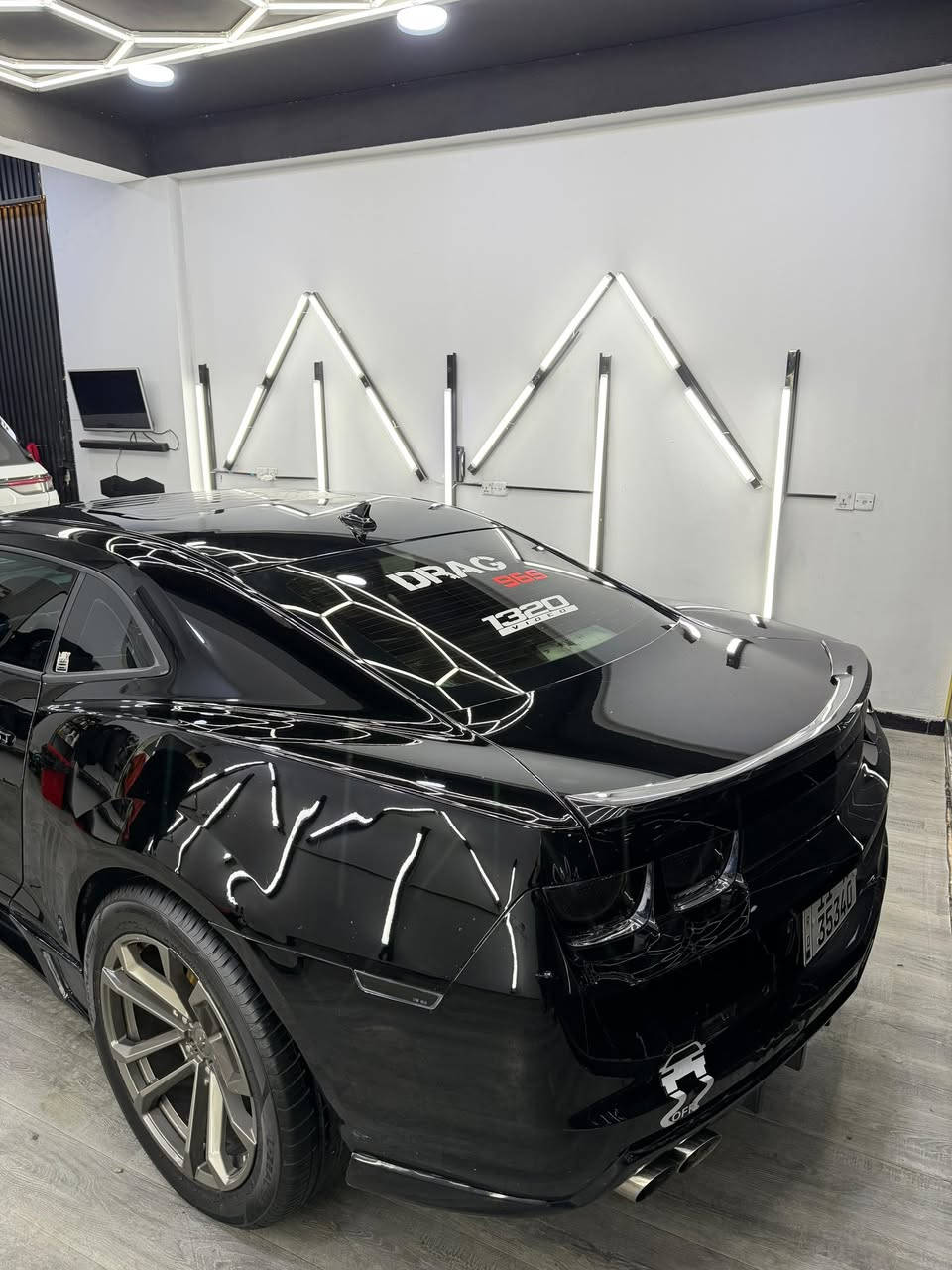 كمارو 2ss1LE كير عادي
سياره حادثه بس باب  صفحه اليمنه صبغ بدون ايرباك وهنا صار بيه بارد بالجاملغ الخلفي هم باليمنه 
مواصفاته سلايد روف داتا شو تدفئه كشنات فول للاخير 
الاضافات هدرز لونك تيوب 
حساس AFR 
شوته عمل اني مرتبه 
داخل الياف كاربون فايبر حقيقي
كشنات غرفه كتمله جديده 
سقف كنتار 
شورت شفتر هيورست 
دبل كاج كان 
برمجه ما مبرمج ابد ولا احد طاخه نهائيات فقط مراوح مبرمج 
كولرات تبريت دهن كير ومكينه وضايفلهن مراوح ايضا مال الكير مربوطه انسه حماوه كير   مال المحرك لا لانه جنت رايد ازود وشد اويل بمب ضغط عالي ياله اربطه يعني بس تربط  كلج جديد المكينه ما مطخوخه مكفوله كير مكفول صدر امامي وخلفي جديد ضفيره السياره وكهربائياته شرط بعده على كلبسات الشركه واتحده ss بنضافه كهربائيات سيارتي 
السياره بالصور حلوه حتى اكون صادق لكن بالحقيفه بيه شخوط خفيفه رصوع خفيفه ونقصه اكسل بيه ونه فقط الباقي كله مكفول 
ها نسيت عليه بك لايت متغير شغل ياسر سبارك عدسات لايت الناصي مسبه العالي كفران سوارات وعين الشيطان كله كامله يم ياسر سبارك داون بايب يم علي الوادي السياره مال جناي بياع شراي متفيده واصلن لا يتصل ويضل يسولف تره مالي خلك 
باتري جديد تخم تاير جديد الخلفي ٣٠٥ الامامي ٢٤٥ تنكر سلف وين ما يعجبك تروح والاكسل كلشي ما عليه لانه اني ابو اكسلات وحداد ومثل ما يكول المثل نجار وبابه مخلوع والسلام عليكم ورحمه الله وبركاته

مكاني بغداد الشيخ عمر 
سعر السياره ١٣٥ ورقه 
رقمي ***********
