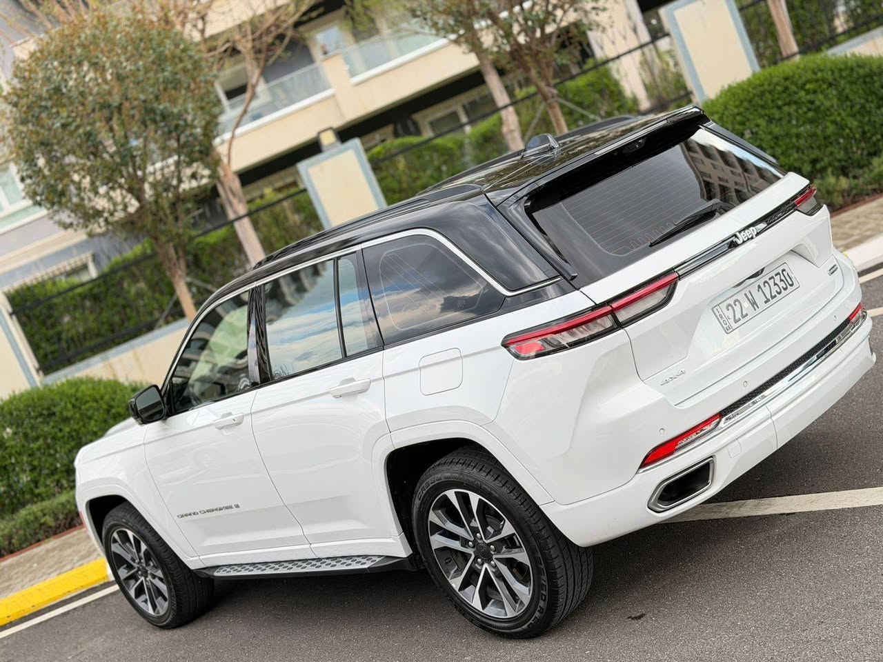 جيب كراند شيروكى اوفرلاند 2024 محرك 3.6 لتر 6 سلندر 
مع نظام دفع رباعى 4X4.شركة هارلم
العداد:Mil15,000 المحرك: 3.6 لتر 6 أسطوانات (V6) 
القوة الحصانية: 293 عزم الدوران (نيوتن-م): 352
ناقل الحركة: اوتوماتيك 8 سرعات 
الضمان 3 سنوات أو 60،000 كم (ايهما أولاً)
المواصفات:
*نظام دفع رباعي 4X4 متطور
*نظام التعليق الهوائي (جكات)
*فتحة سقف بانوراما 
*الصندوق كهربائي بخاصية الفتح باستشعار القدم او البصمة
*ويل قياس 20 انج
*شاشة عرض لوحة القيادة على الزجاج الأمامي (داتا شو)
*شاشة التحكم الرئيسية لمس بنظام Uconnect 5 بقياس 10.1 انج مع نظام ملاحة
*شاشة القيادة الرقمية بقياس 10.25 انج
*رادار تفاعلي مع خاصية التوقف والانطلاق
*نقطة العمياء

🟪 السعر  :: الطلب في التعليقات ويوصلك مباشرة ✍️ 📩

*تحذير الخروج عن المسار
*نظام المحافظة على البقاء فى المسار
*نظام التعرف على اشارات المرور
*خاصية المساعدة على التوجية فى التقاطعات
*حساسات امامية وخلفية
*كاميرات 360 للرؤية المحيطية
*كاميرا رؤيا ليليه
*المرآة الداخلية مزودة بشاشة لعرض الكاميرا الخلفية
*مانع تصادم خلفى
*نظام القيادة شبه الذاتية
*مقصورة الركاب من الجلد الفاخر
*المقاعدة الامامية كهربائية ومساج وذاكرة
*المقاعد الامامية مبردة ومدفأة
*المقاعد الخلفية مدفأة
*نظام ابل كار بلاى و اندرويد اوتو لاسلكي
*نظام صوتي فاخر 9 سماعات من ALPINE
*دخول ذكي (بصمة)
*نظام التشغيل عن بُعد
*مرايا خارجية قابلة للطي كهربائيًا مدفئة
*مصابيح أمامية أوتوماتيكية مع مصابيح نهارية وكشافات ضباب LED 
*نظام التحكم التلقائي في الضوء العالى
*دواسات جانبية
*ماسحات زجاج أمامي حساسة للمطر
*شاحن هاتف لاسلكي
*انماط قيادة متعددة رياضية وللطرق الوعرة
*وسائد امان هوائية أمامية/جانبية/ خلفية.

رقم صاحب السيارة 
***********
