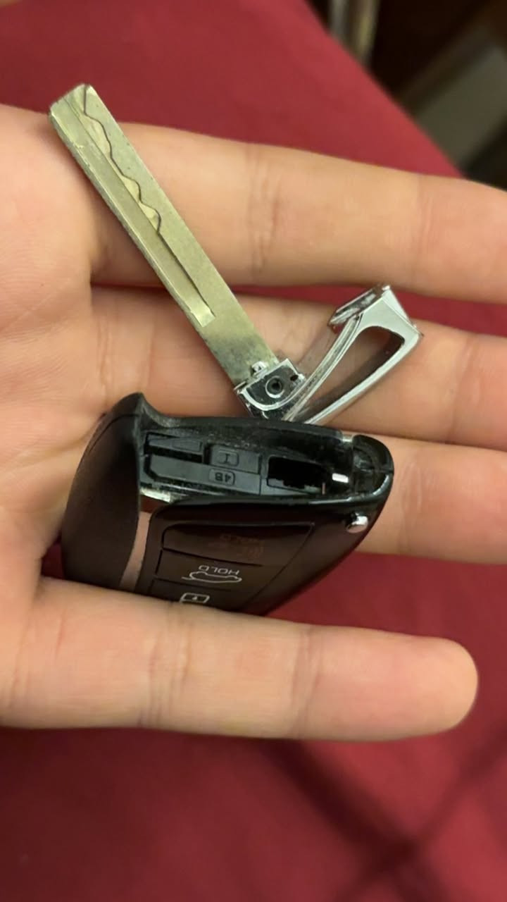 بصمه سياره اصليه من امريكا اجتي بسياره
تكدر تبرمجها وتخليها سبير لسيارتك 
مال سنتافي موديل 14-18
كلها ترهم 
سعرها 75 الف قفل اصليه مو تجاري 
***********
مكاني بغداد حي الجهاد
