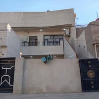 دار طابق الثاني للايجار مساحه 131 متر درج معزول وباب معزول غرفتين وصحي...