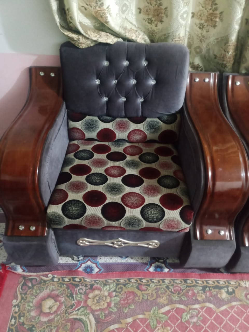 تخم قنفات للبيع نضيف 10 مقاعد السعر خاص
***********
