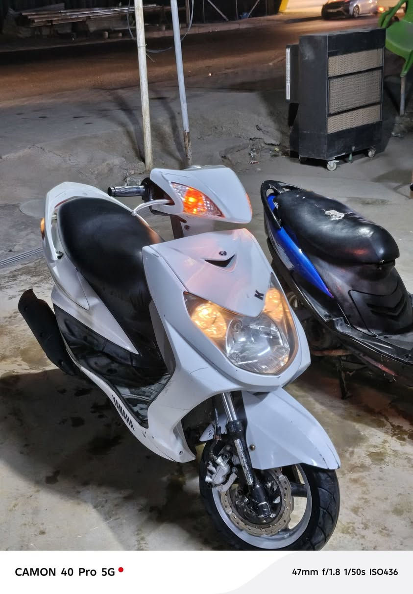 وعليكم 
سكنس فحل كابريتر
دراجه نضيفه وخير من الله هندر وسلف نكره
كفرات اصليه ختم واحد الدراجه
كهربائيات كلها شغاله مابيها اي نقص
مكينه جديده ممفتوحه خلاص+ كابريتر اصلي حاويه مملعوب بيها/دهن اصلي وبانزين محسن
سعر ٦٠٠ وشراي بي خير ويدلل
رقمي ‏‪***********‬‏/بي واتساب
مكاني بغداد/ليوسفيه
