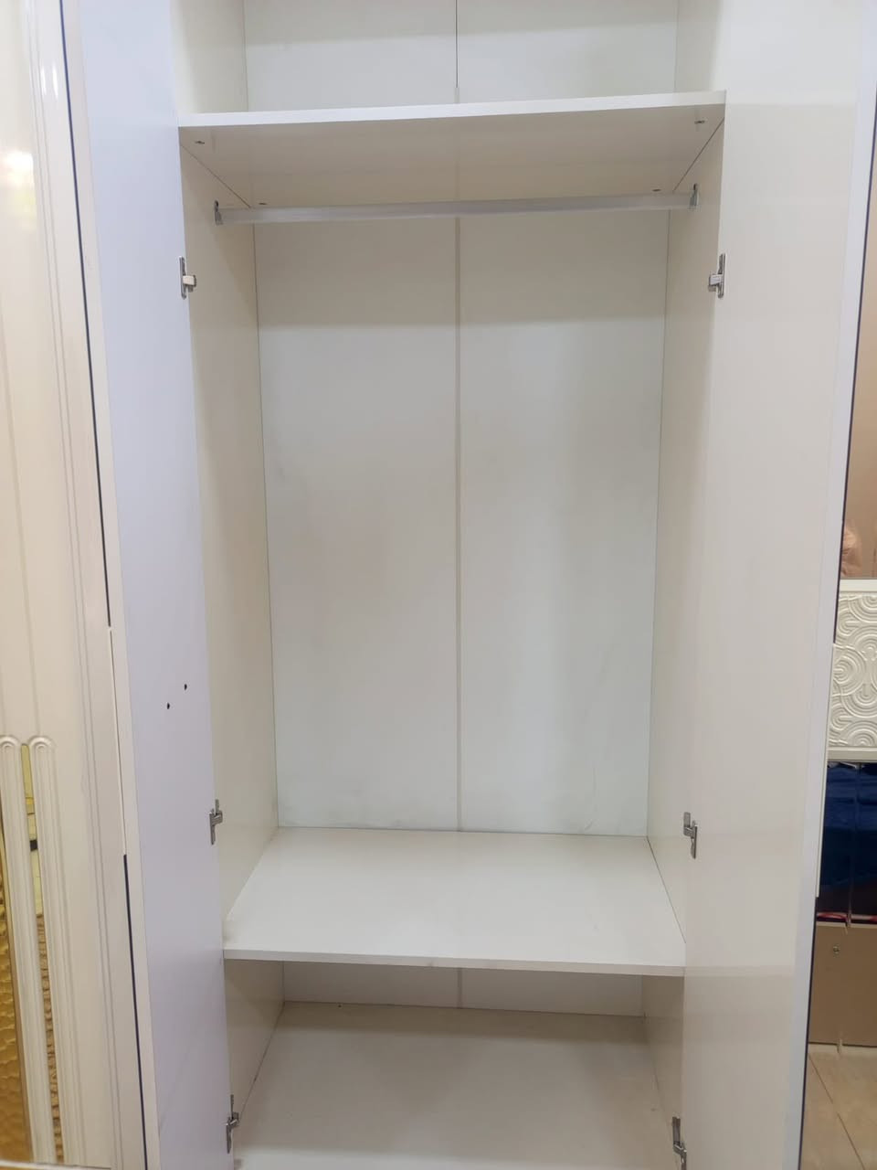 سلام عليكم غرفه نوم مستعمله شهرين  متكونه من عشر قطع ويه شازلون عنوان بغدادً ***********
