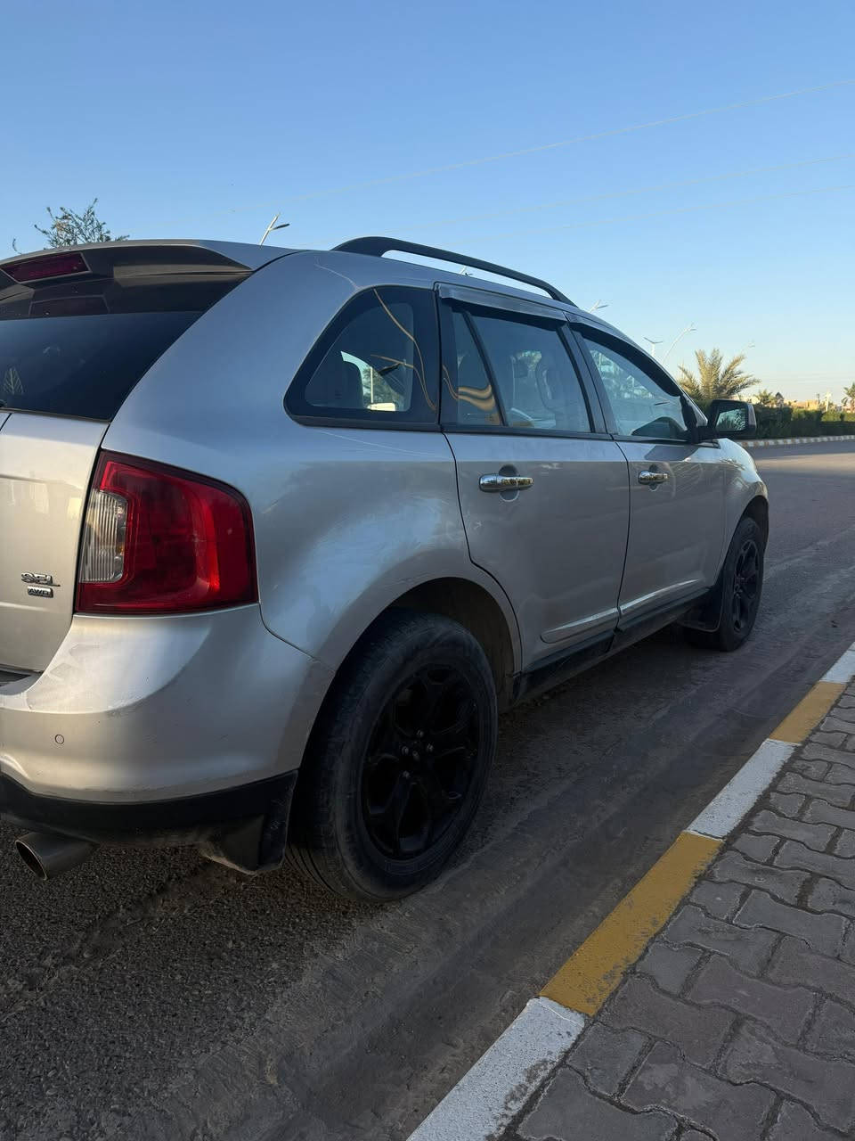 فورد ايدج
موديل 2011 / 6 سلندر / دبل گزوز
فور ويل درايڤ
مكفولة من الصبغ / شرط الفحص 
بيها ملاحظات بسيطة ( شخوط )
رقم بغداد ( دولي ) بأسمي/ تحويل ثاني يوم
سيارة جاهزة من كلشي ( گير / محرك / تايرات جديدة / دسكات جديدة ) / دبل سويچ 
شاشة ( لمس )/ تحكم تبريد ( لمس ) / گيج الكتروني / كشن جلد / كشن كهرباء
ماشية 149 الف / سبيرها منازل
السعر / 87 ورقة و بيها مجال بسيط
العنوان / تكريت / ***********
