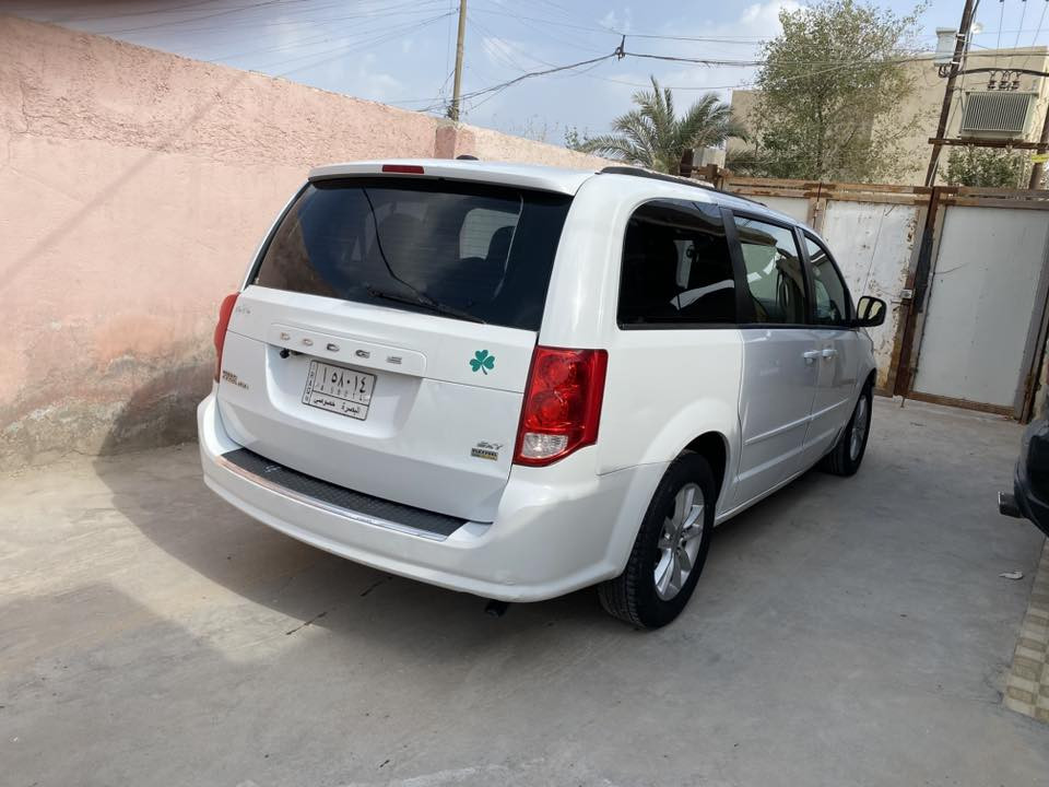 السلام عليكم دوج كرفان للبيع موديل 2015فأت الSXTتحكم ستيرن مثبت سرعه شاشه كشن كهرباء أبواب كهرباء ترحيب لد نهاري حادثها بامريكا الجاملغ الأمامي تم تبديله بدون صبغ وبل عراق بيها جاملغ وبنيد صبغ فقط يعني قطعتين صبغ فقط باقي السياره جاهزه مكينه كير حداديه تبريد كله جاهز تبريد 3قطع رقم بصره المكان البصره السعر 145وبيها مجال الاستفسار ***********
